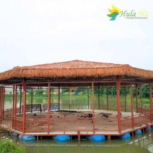 Một trong những căn nhà bè nổi được hoàn thiện đầu tiên