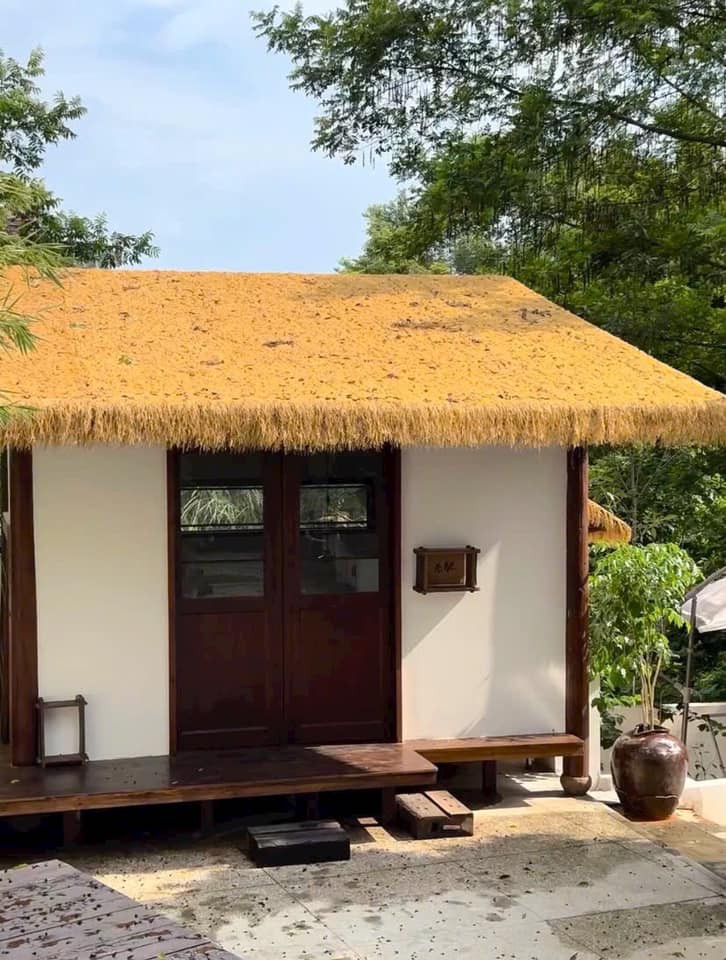 Quán cafe lợp cỏ